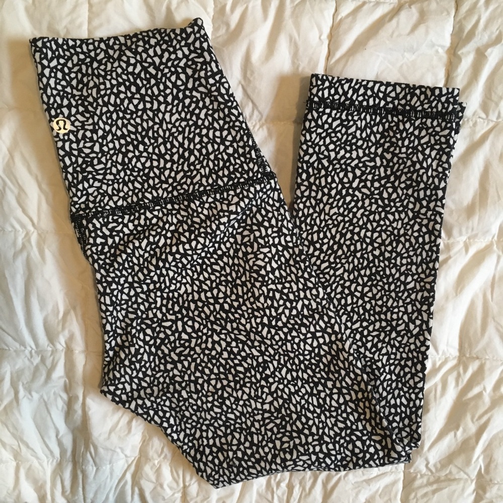Lululemon Eggshell Print Capri Legging